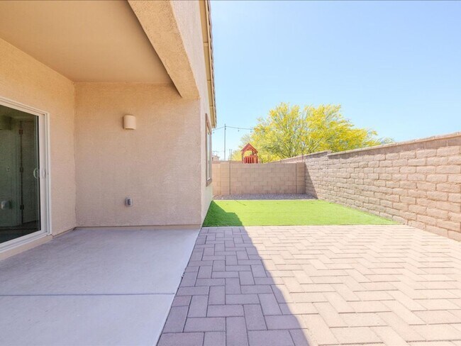 Building Photo - 3 Bedroom 2 Bathroom With Den      SOLAR P...