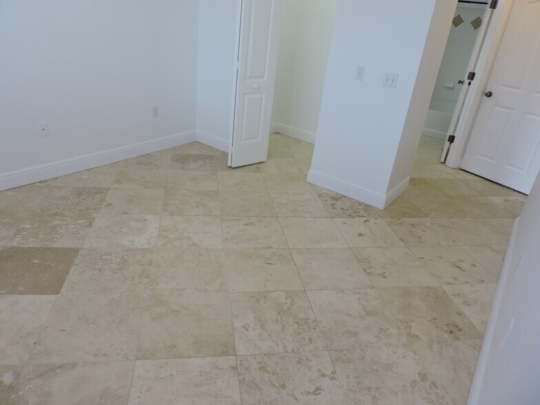 Building Photo - 7305 Myrtlewood Cir W