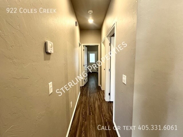 Building Photo - 922 Coles Creek