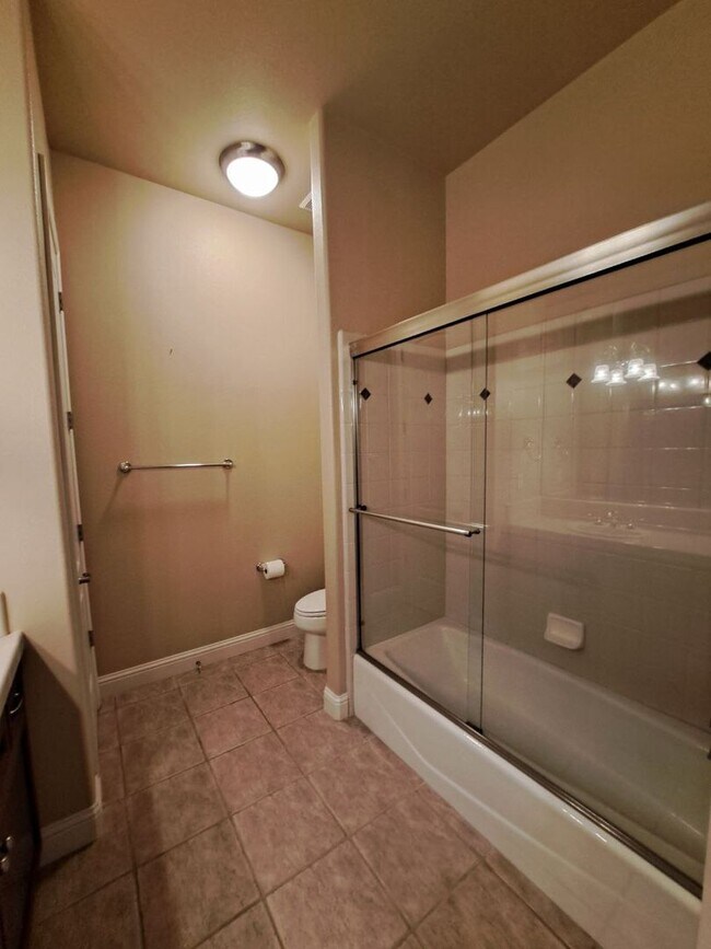 Building Photo - PRICE REDUCED TO $3795 – Custom Clovis Residence in Gated Community | Spacious Layout & 3-Car Gar...