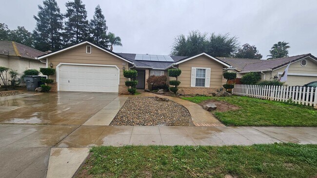 Primary Photo - Great NW home with POOL & SOLAR!