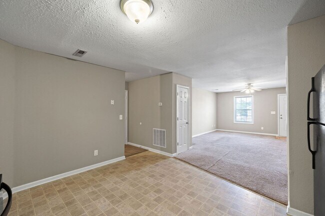 Building Photo - 508 Luxury Dr