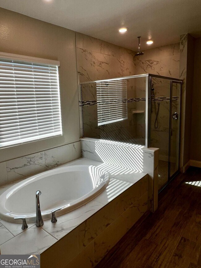 Building Photo - 226 Edgewater Dr