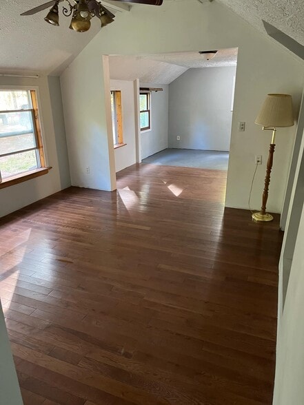 Building Photo - 9075 17 Mile Rd