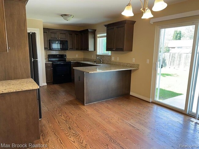 Building Photo - 1049 Birchwood Ave