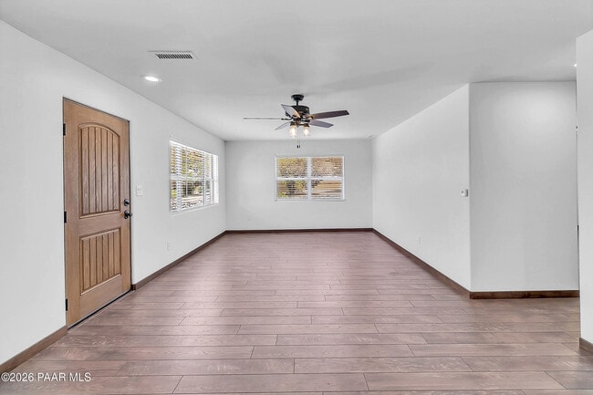 Building Photo - 821 Prescott Heights Dr