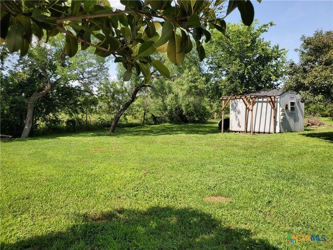 Building Photo - 136 Royal Crest Cir