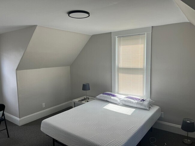 Building Photo - 14 Cotting St