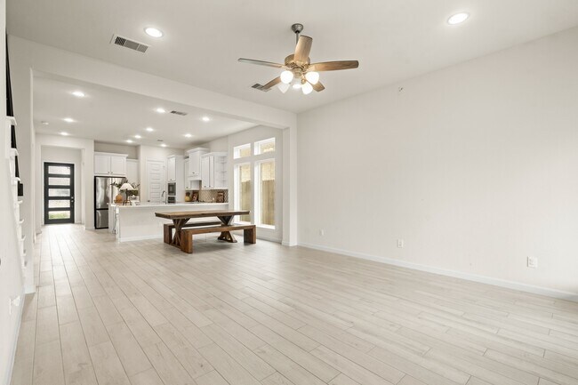Building Photo - 142 Amaranth Wy
