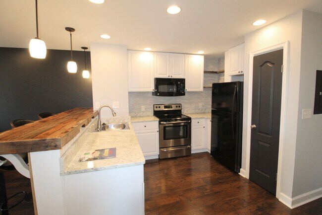 Building Photo - 1340 Hunters Rd
