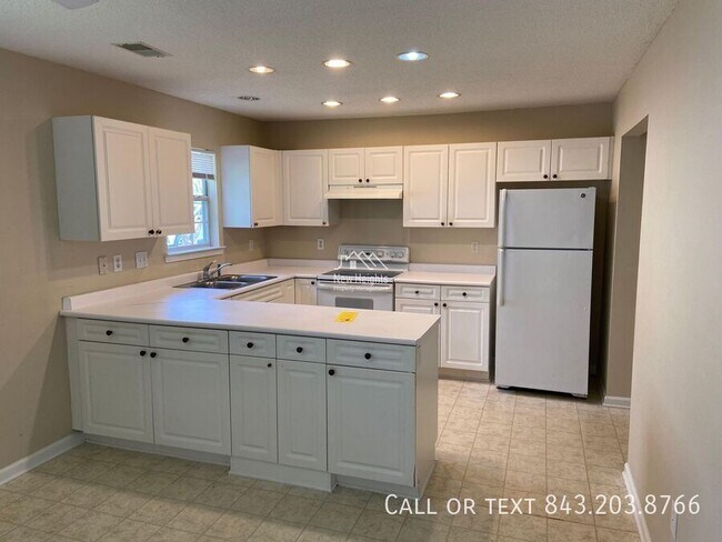 Building Photo - 9222 Ayscough Rd