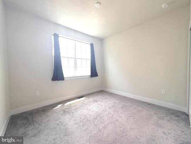 Building Photo - 135A Annapolis St