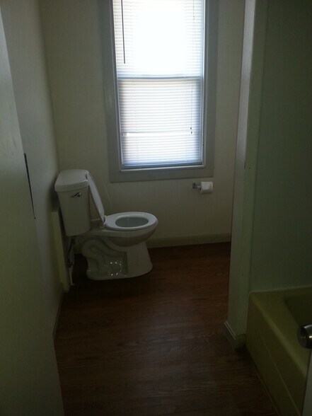 bathroom - 341 Summerhill Ave