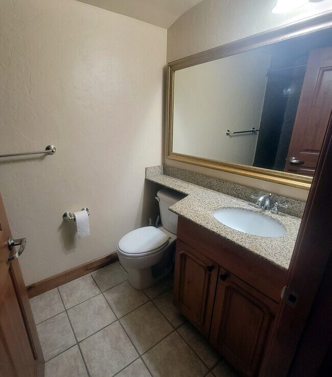 Building Photo - 840 Bigler Ln