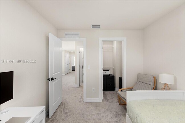 Building Photo - 2917 Olivia Ave