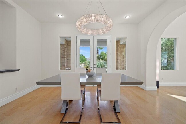 Building Photo - Stunning 5-Bedroom Home on the 12th Hole of Arroyo Golf Course in Red Rock Country Club