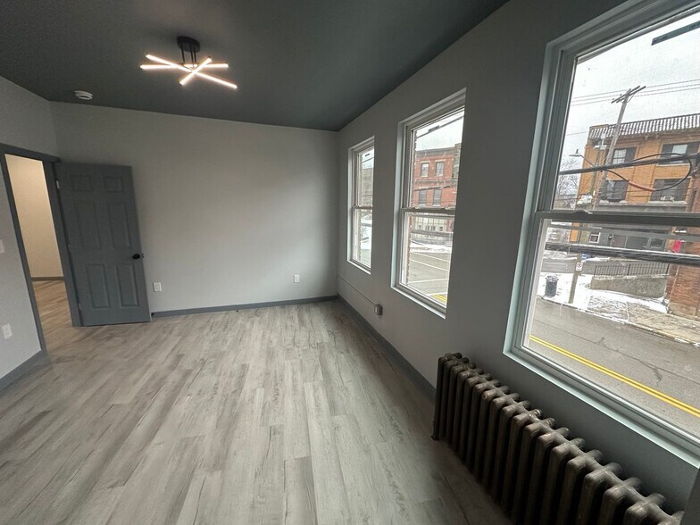 Building Photo - 2552 Brownsville Rd