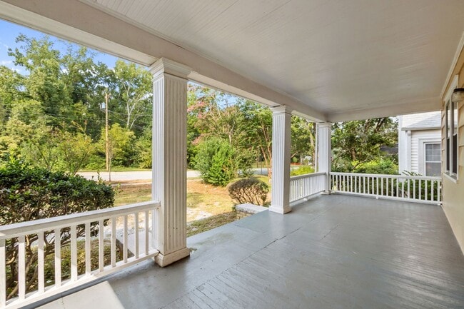 Building Photo - Now Leasing For Duke 2026-2027 School Year...