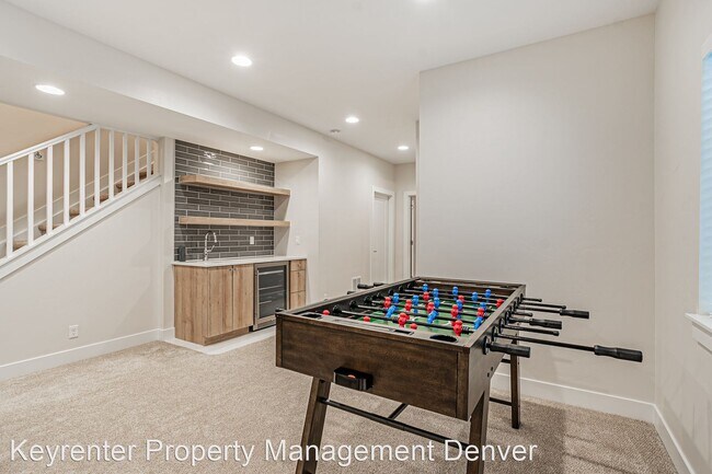 Building Photo - 4 br, 3.5 bath House - 2570 South Cherokee...