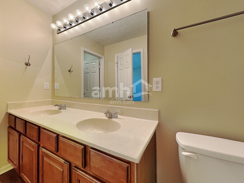 Building Photo - 355 Hennepin Dr