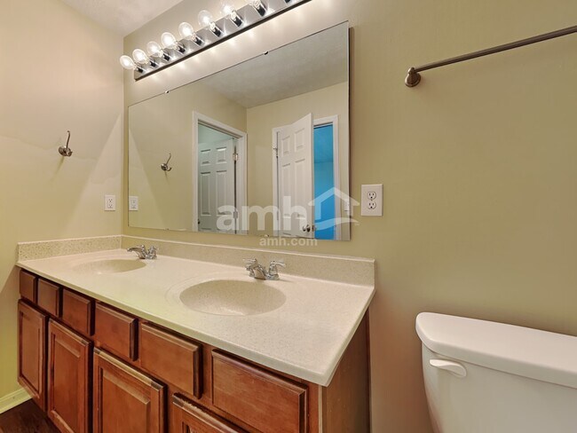 Building Photo - 355 Hennepin Dr