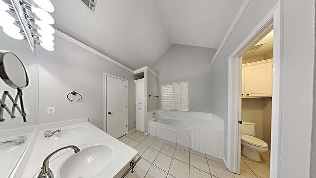 Building Photo - Very Nice 3 Bedroom 2 Bath Home in Yukon Schools