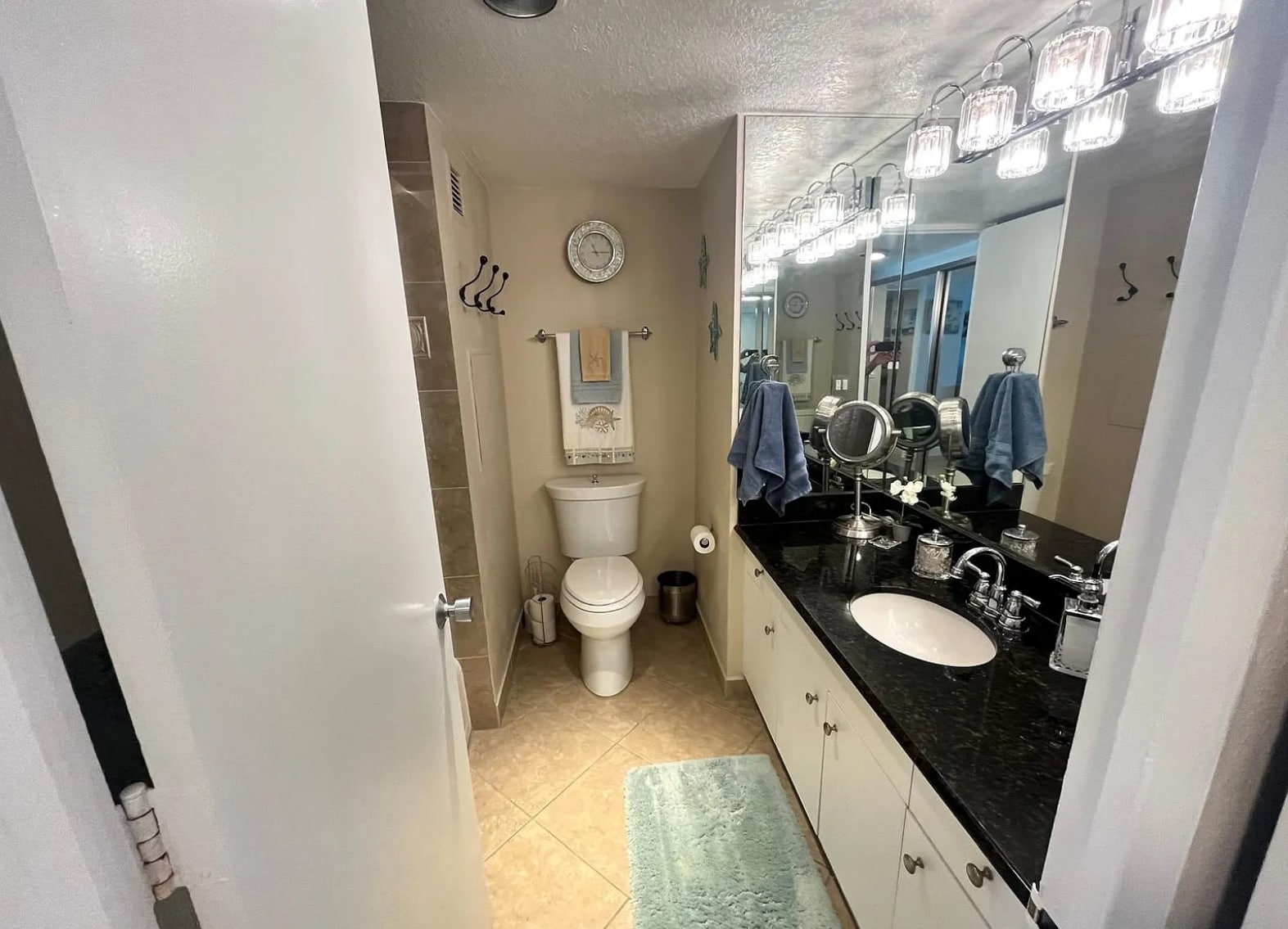 Building Photo - 880 Mandalay Ave