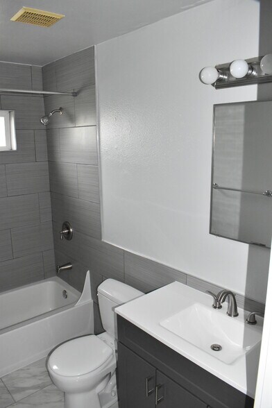Building Photo - 7905 N Fessenden St