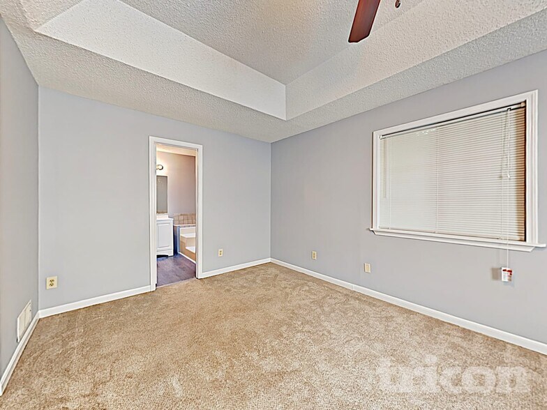 Building Photo - 4580 Woodcroft Cove