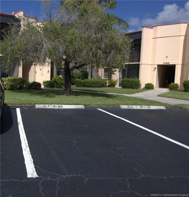 Building Photo - 2083 NE Collins Cir