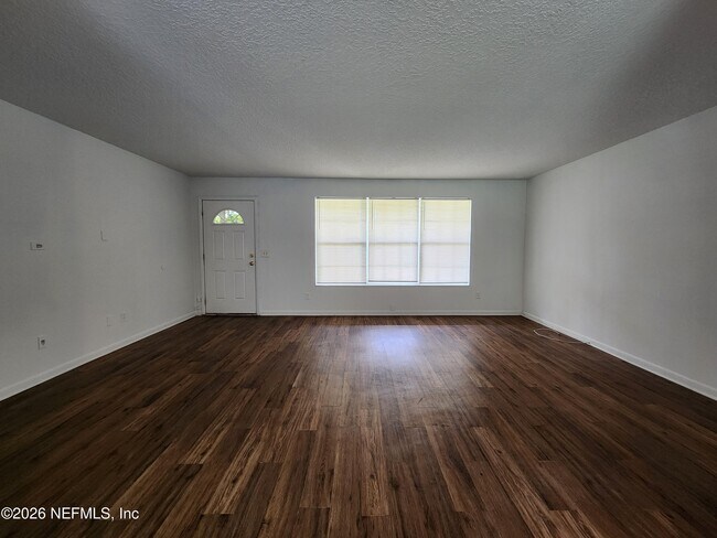 Building Photo - 1721 Hawaii Dr E