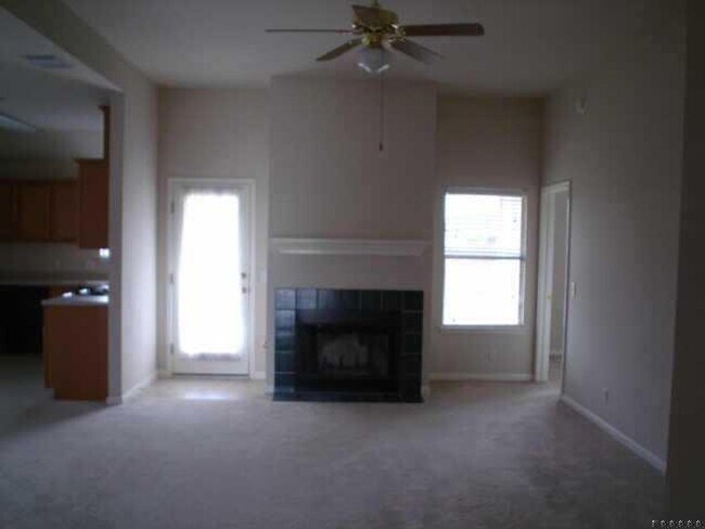 Building Photo - 112 Harvest Ln