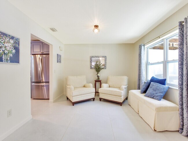 Building Photo - 218 S Sequoia Dr