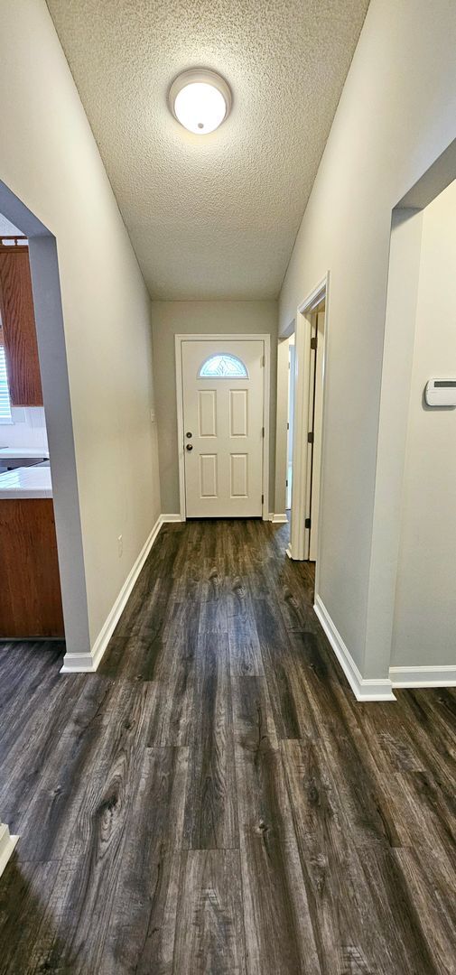 Building Photo - Spacious 2-Bed, 2-Bath Home with Modern Co...