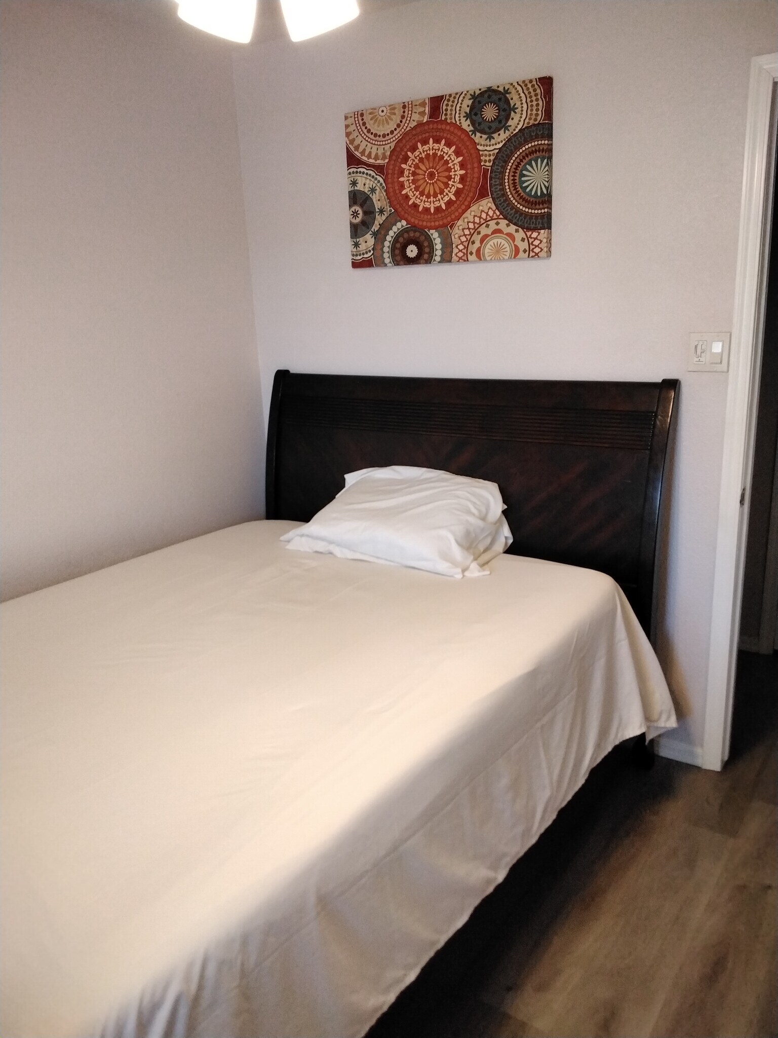 Furnished bedroom - 3253 W Country Gables Dr