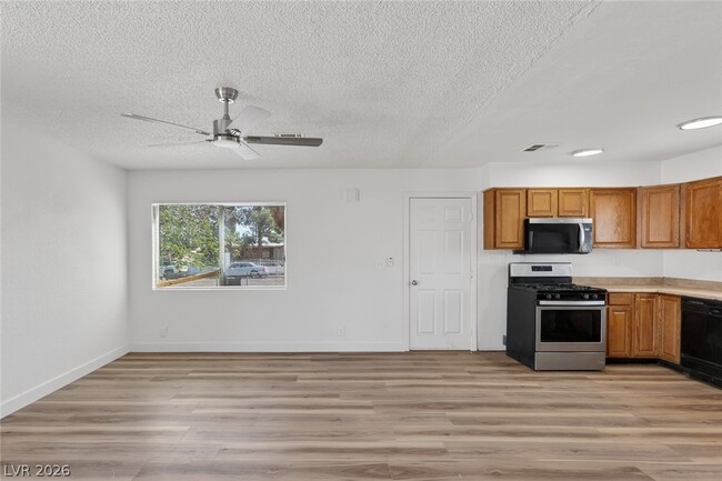 Building Photo - 1320 Gold Ave