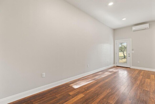Building Photo - 704 Ridgmar Rd
