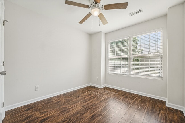 Building Photo - 7811 River Field Dr