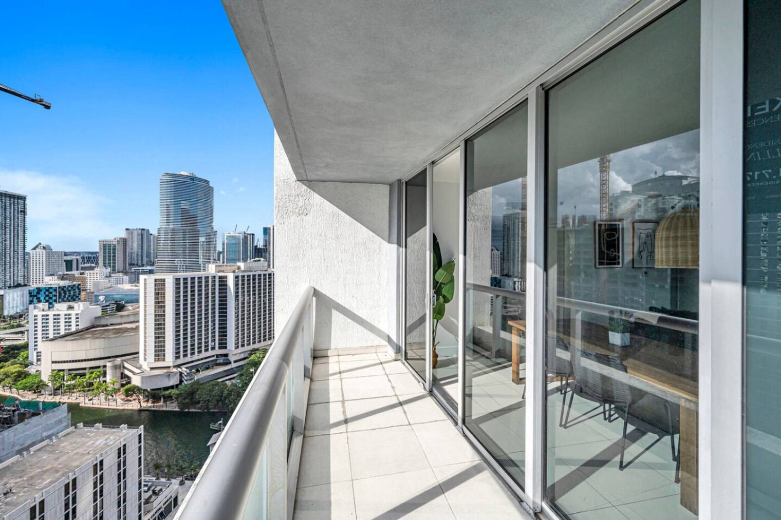 Building Photo - 485 Brickell Ave