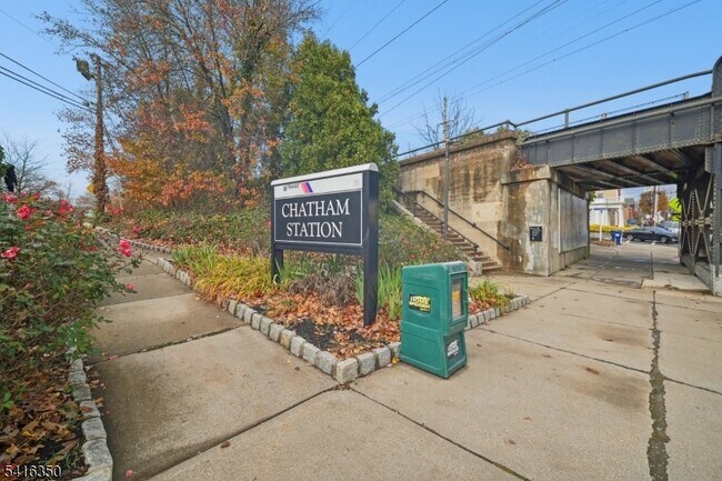 Building Photo - 246 Main St