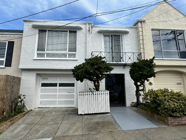 Building Photo - 2626 Moraga St