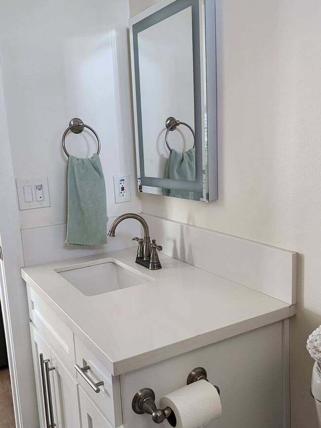 Building Photo - 10458 Brooke Ave