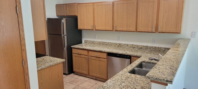 Building Photo - 219-219 Talon Pl