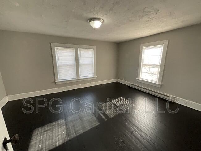 Building Photo - 32 Penn St