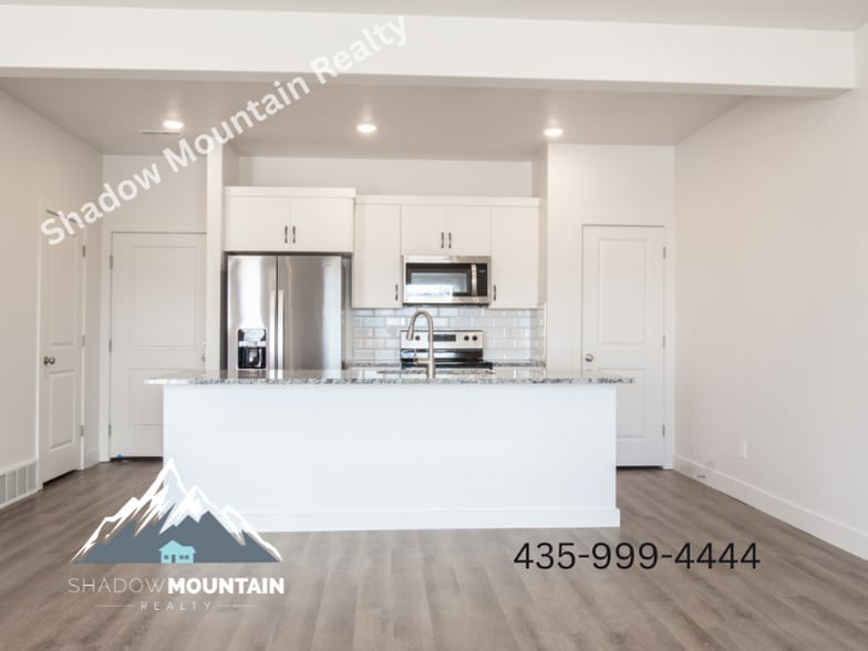 Building Photo - 1535 E 320 S