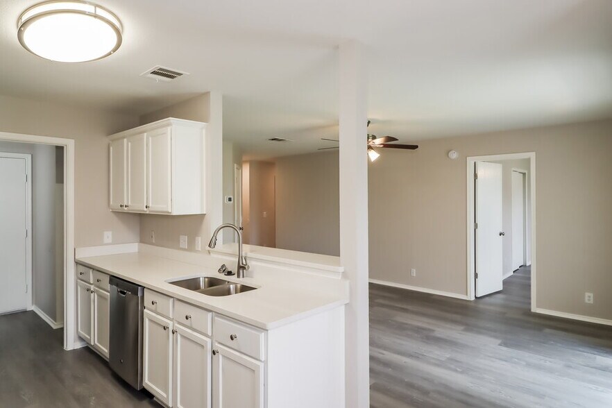 Building Photo - 304 Forsyth Ct