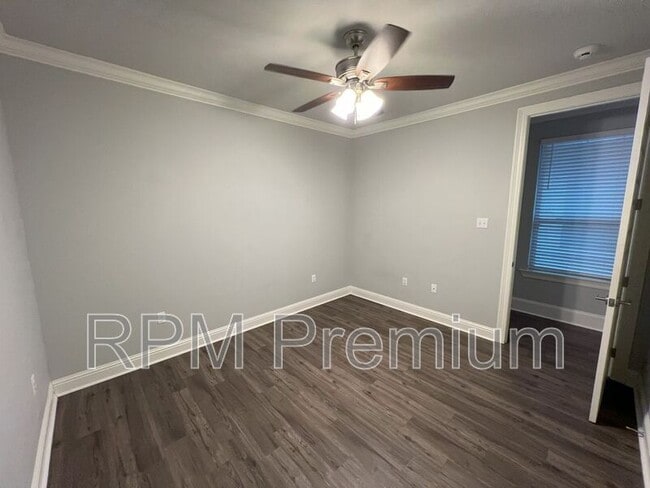 Building Photo - 2353 Orpine Ave