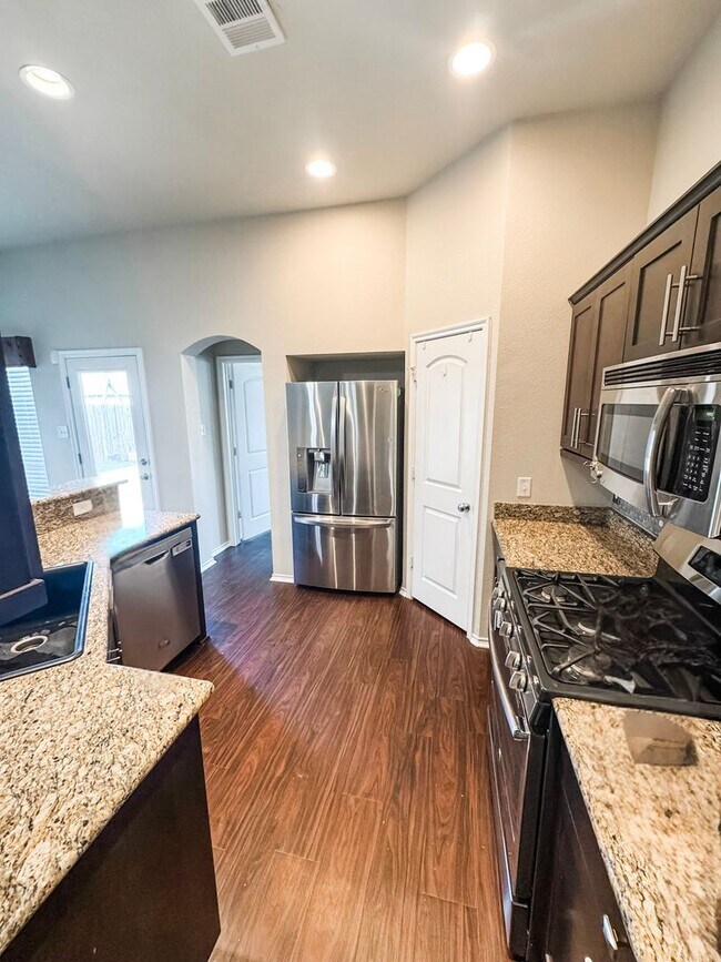 Building Photo - Quiet 3/2 House in Meadowcreek w/ Aug Move in!