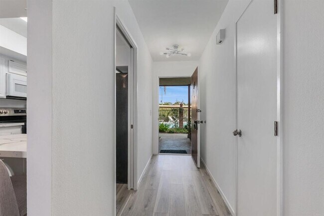 Building Photo - 2475 Jefferson St