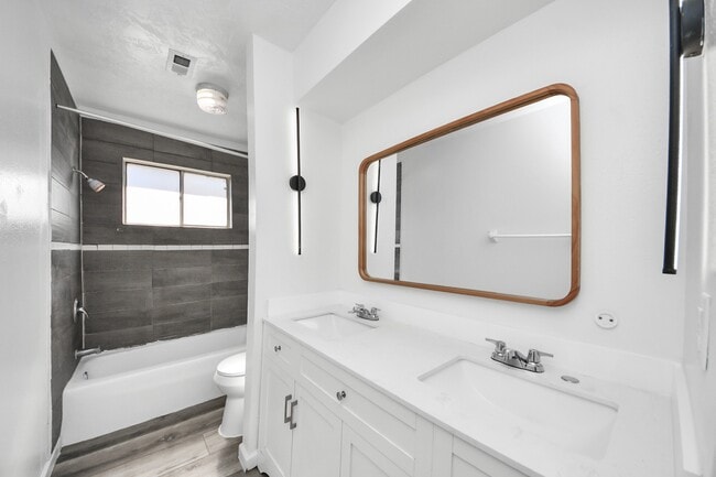 Building Photo - 8011 La Roche Ln